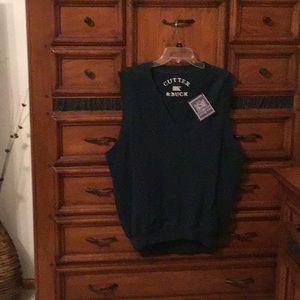 New cutter and buck vest with tags on size large.